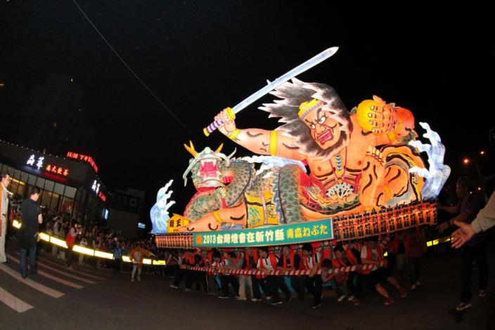 青森睡魔台灣燈會轟動踩街　150萬觀眾夾道體驗日本「龍王」燈車技藝與氣魄
